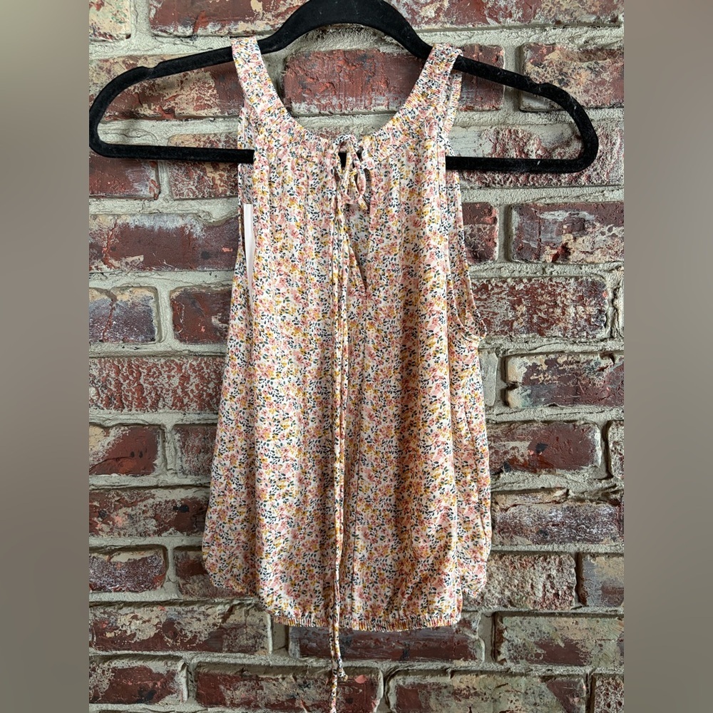 SOLD- LIKE ITEMS IN CLOSET 
Sienna Sky NWT Floral Sleeveless Blouse XS Boho - Picture 3 of 4